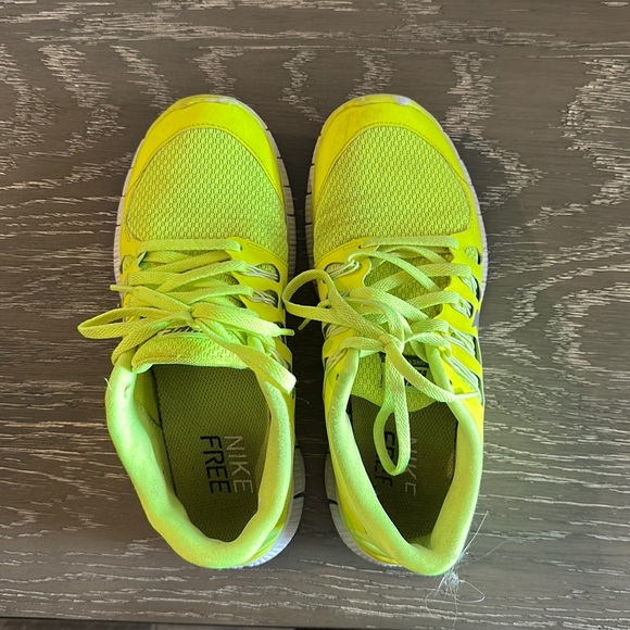NIKE FREE - SIZE 8.5 / NEON YELLOW - Picture 1 of 7